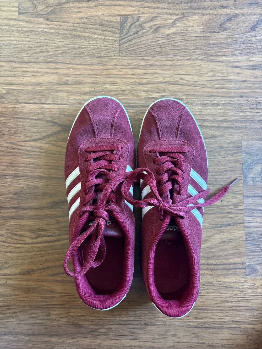 Women’s Adidas shoes/Size 9/Running/Trendy/Vintage/Sneaker/Red and White